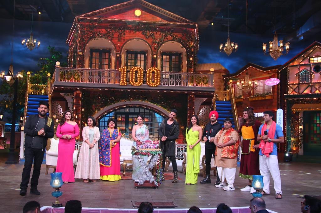 KapilSharmaK9's tweet photo. 💯 episodes #celebrations with #GoodNewwz tonight on #SonyTv 📺 only on #TheKapilSharmaShow 😃 with @akshaykumar #KareenaKapoorKhan @diljitdosanjh @advani_kiara 
#Comedy #Laughter #CandidMoments #Weekend #Saturday #Family #Television #Bollywood #Movies https://t.co/kXzm8w4b8x