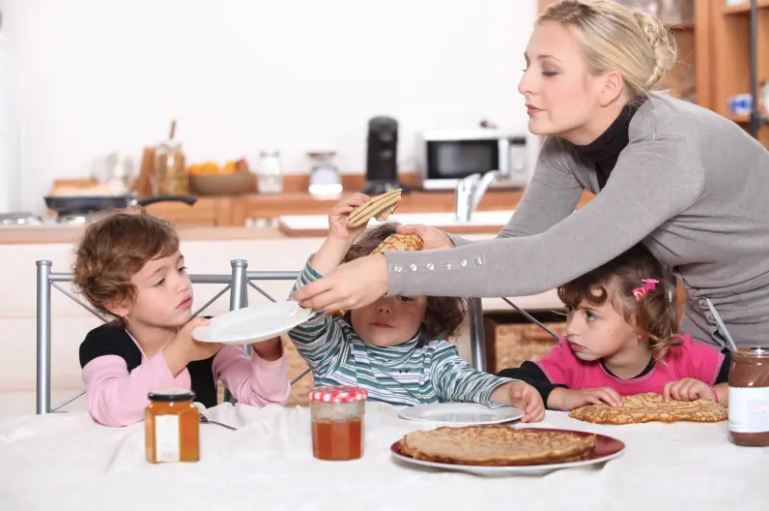 SAmericanSchool's tweet image. School holidays can be a lot of fun but it&apos;s also important to maintain a routine for your children. Here are a few tips on how to stick to a healthy holiday routine: bit.ly/2Zlc2qV
#SASedu #holidayroutine #holidayseason