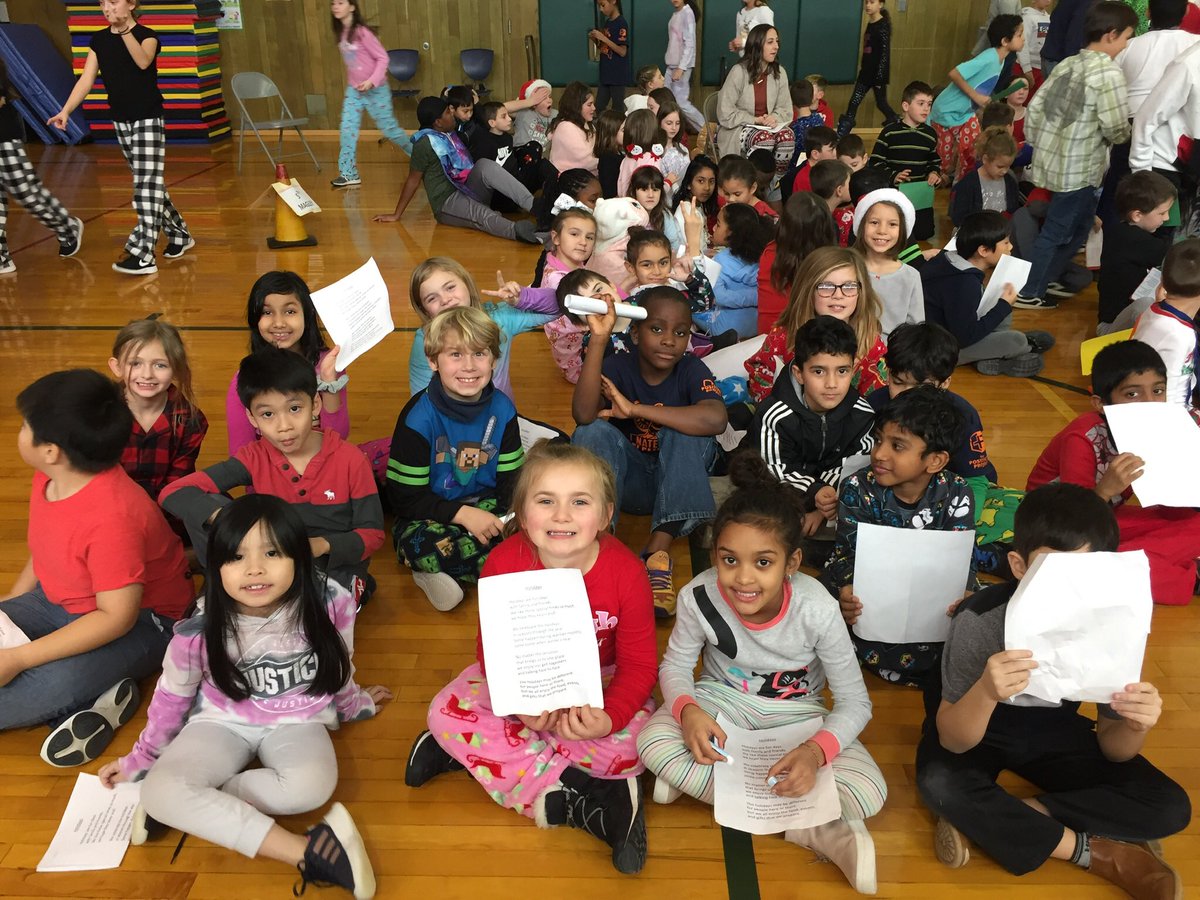 hunter2ndnpe's tweet image. Our smiling crew! Happy holidays. See you in 2020!