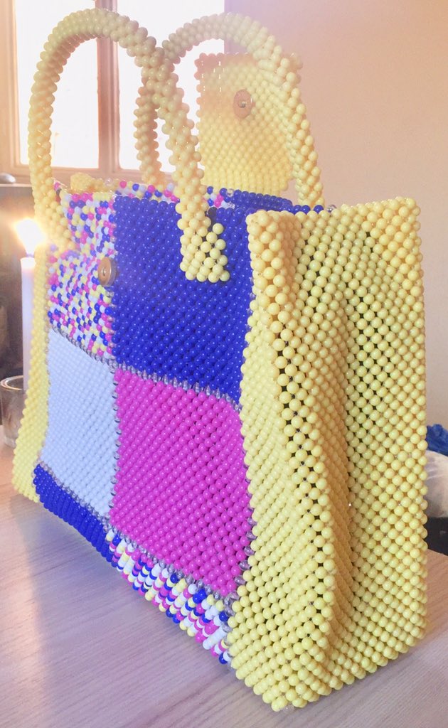 Ocarrefour's tweet photo. #Arrivage de sacs à main. Fabriqués manuellement avec un design unique. Vous pouvez commander aussi vos couleurs préférées.

#Prix : 45.000F
#Livraison possible

☎️ +226 57172106 
☎️ +226 58136375
WhatsApp : +226 57172106 https://t.co/QMamjSrkVT