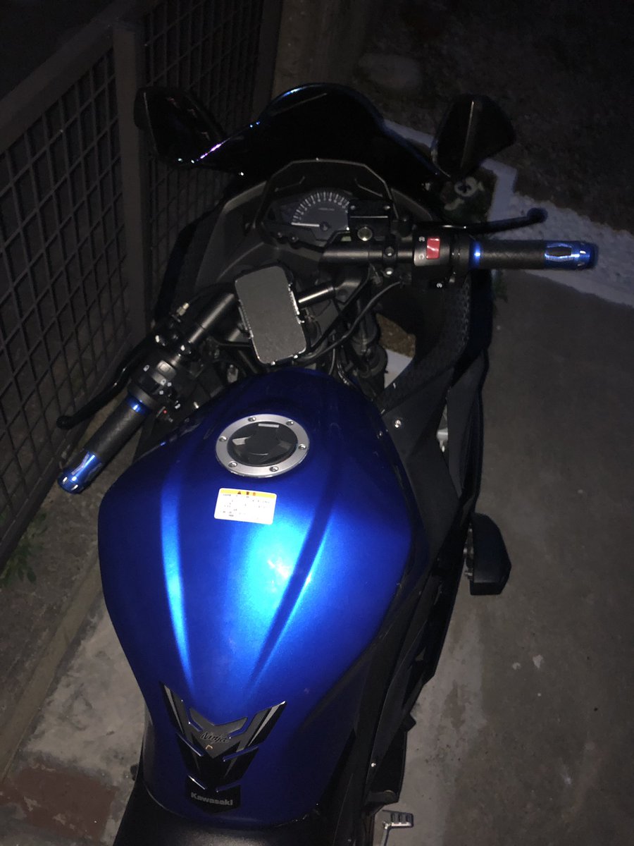kennon0928's tweet photo. グリップヒーターに変えました！！

クッソ時間かかりました😭😭

まだ走ってないので
あたたかいかはわかりません笑笑 https://t.co/o27n9MJaIH
