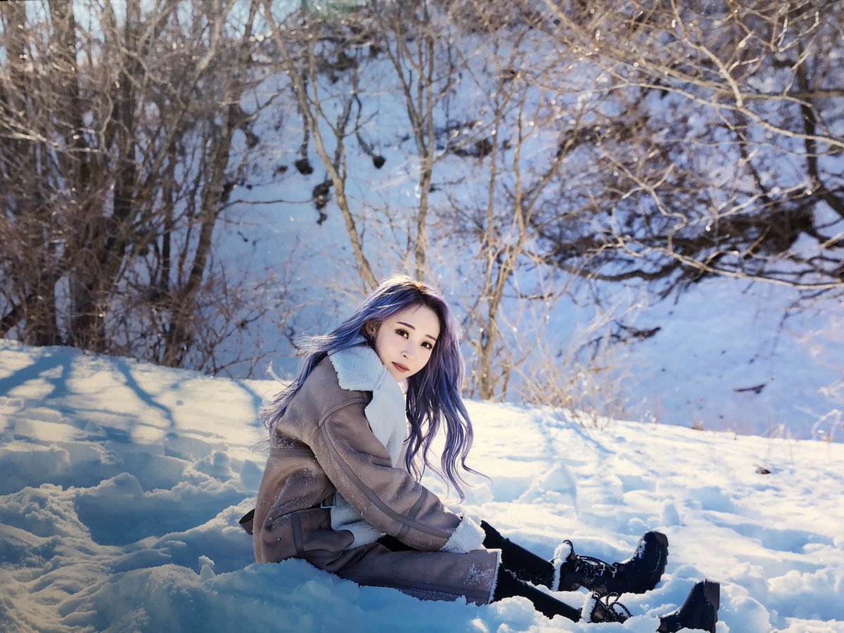 SBWRCHV's tweet image. I NEED THIS MOONBYUL PHOTOBOOK NOW!!!
