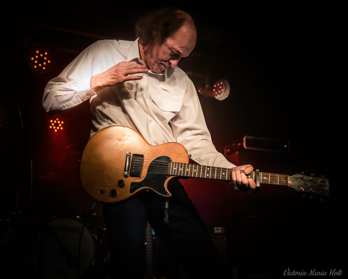 Future Transmissions tweet media