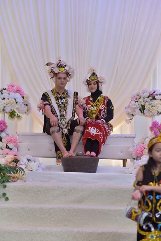 BabyKun6's tweet photo. Found this at fb. So beautiful both of you😍
#kenyah+melanau https://t.co/9kV67hASDX