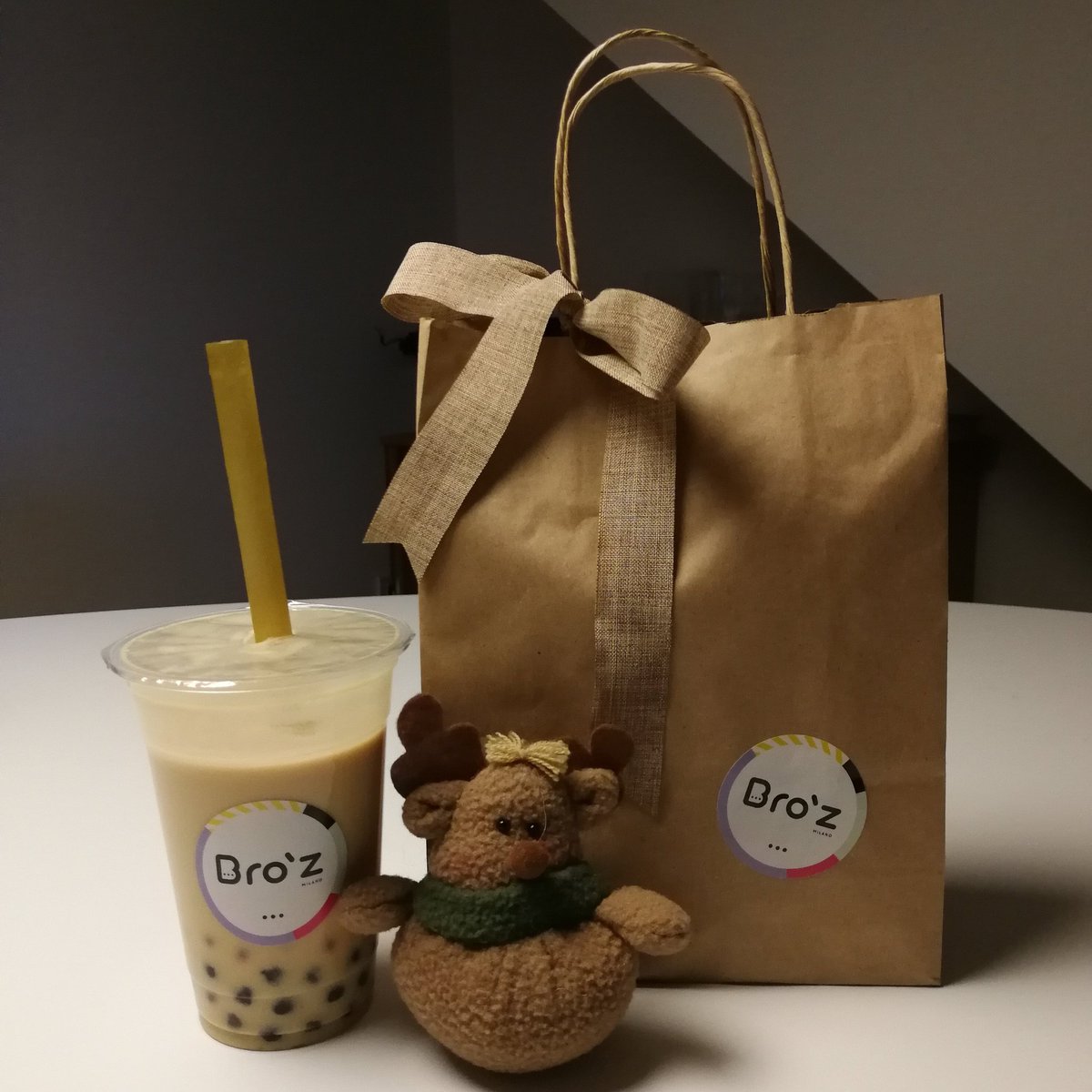 Avete già pensato a tutti i regali? 🎁🎄 Beh, oggi fatevene uno, passate da Bro'z per un super milkytea e la giornata vi sembrerà più bella 🤩🥤!
#brozmilano #bubbletea #bubbletealovers #boba #bobalovers #bubbleteamilano #boba #christmasiscoming  #christmasmood #natale #milano
