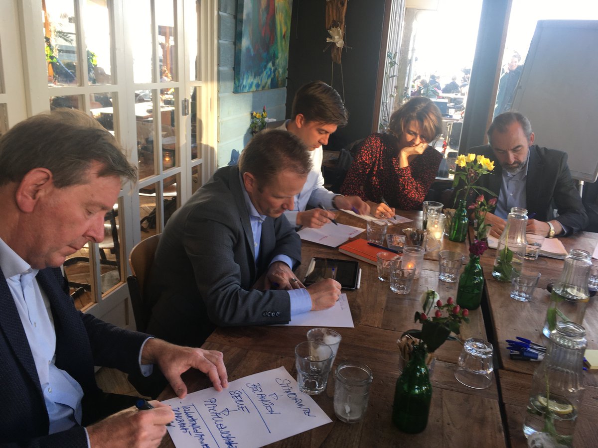 De Omgevingswet: samenwerken essentieel. <a href="/JLeefomgeving/">Jong Leefomgeving</a> en <a href="/biindcommunity/">Biind</a> organiseerden een rondetafel over de Omgevingswet. En dat was een boeiend gesprek! Lees hier meer: biind.nl/artikel/de-omg… #Omgevingswet #novi #leefomgeving #samenwerken