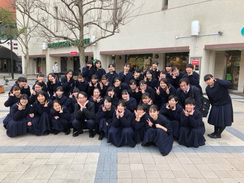 本日は、大丸須磨店さんで神戸山手女子中学・高校のクリスマス演奏とともに『私たちの負けられない想い。新・吹部ノート』等の販売をさせていただきました😊
ご来場の皆さん、大丸須磨店やご協力いただいた皆さん、ありがとうございました！
最後に神戸山手女子の皆さんと記念撮影✨

#吹部ノート