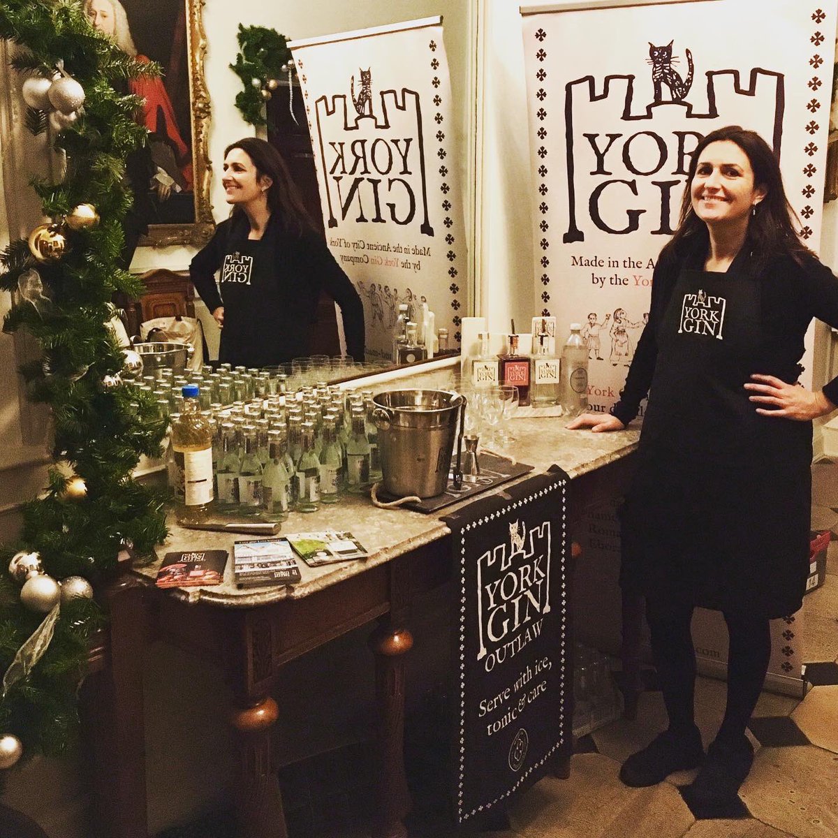 Eboracumbaroque's tweet photo. Amazing to do our last concert of 2019 in our beautiful home city of York with delicious @yorkgin in the stunning @YorkMansionHse to a sold out audience! #feelingfestive๐ #georgianchristmas #musicandgin #visityork https://t.co/NmoeFB1LJj