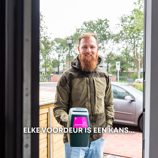 hersenstichting's tweet photo. Elke voordeur is een kans op betere zorg voor hersenletselpatiënten. Word ook collectant voor de Hersenstichting en maak van jouw wandelingetje een heldendaad. We kunnen jouw hulp in jouw buurt goed gebruiken! Loop je mee? #HersenHeld https://t.co/2JfYGppFmh https://t.co/b8IxNNXJoo
