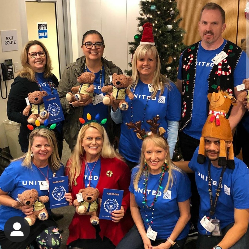 Delynnie's tweet photo. Today we Volunteered at CHOC and handed out United #Benflying Adventure Bears to the Children in the Hospital! The look on their faces when they got a Bear - Priceless! #weareunited #beingunited #whyiloveao https://t.co/8LzB2jJLGu
