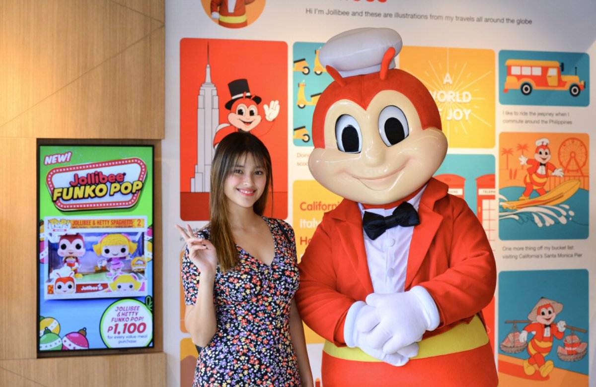 LegionOfLizQuen's tweet photo. RT Jollibee: Hope your family had a jolly time,
lizasoberano! Thanks for celebrating the birthday of your sister Rianne at our Jollibee #LevelUpJoyStore in Katipunan! https://t.co/06qlR628Rh Via LizQuensUNITE