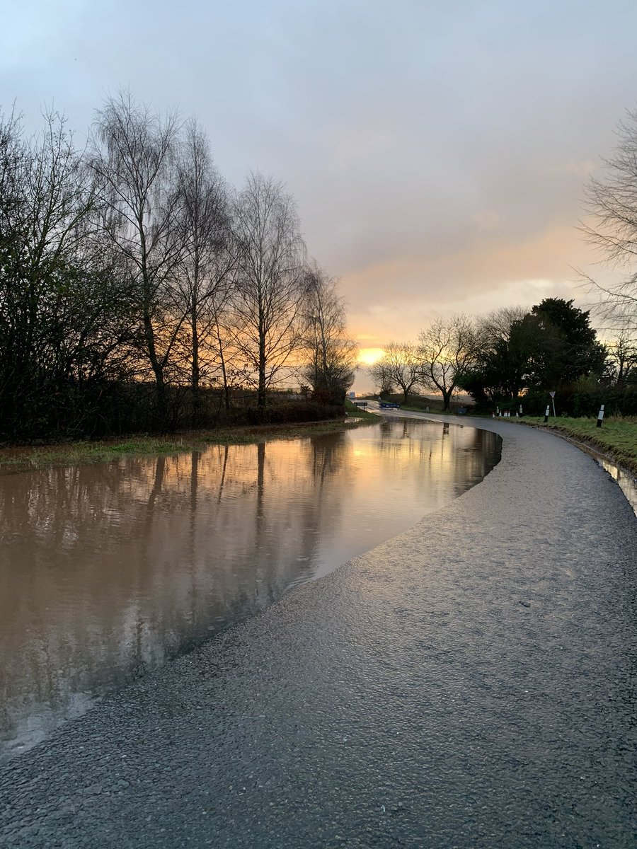 phbroomhead's tweet photo. @HTnewsroom A417 still water at Maund Bryan bend due to a blocked drain #herefordshirecouncil https://t.co/zDMkEldA0Z