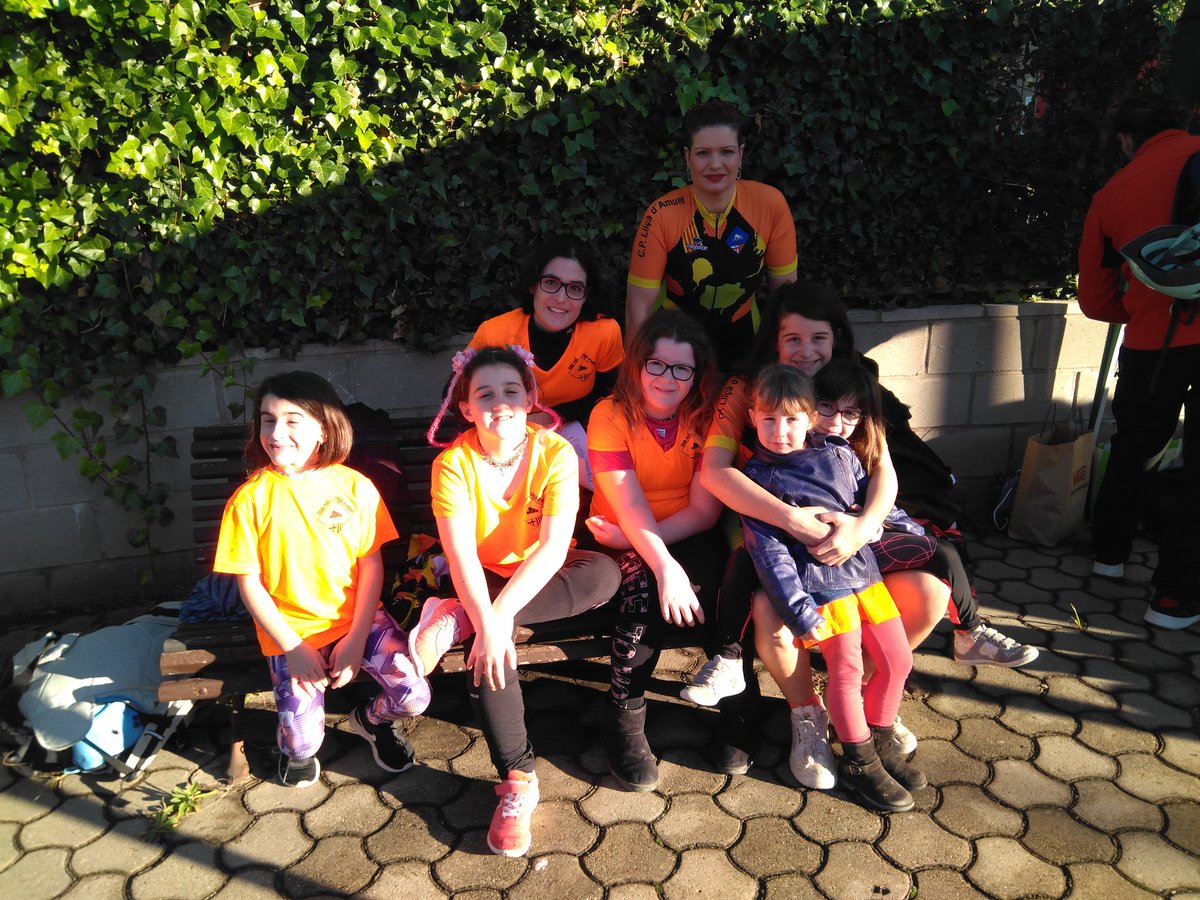 PATILLDAMUNT's tweet photo. Equipazo en el Prat en La Solidaria de Navidad organizada por el CP Delta Prat https://t.co/dHkSYlt713