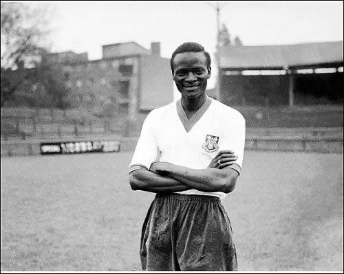 Teslimi Akanni Balogun aka 'Thunder'(1927-1972)Footballer, Coach. Born in Lagos to Oseni Balogun a star Cricketer of the 1920's. In the 40's and 50's he played for several Lagos clubs such as Apapa, Marine, Railway, Pan Bank and Dynamic. #YorubaPhoto  #Thread