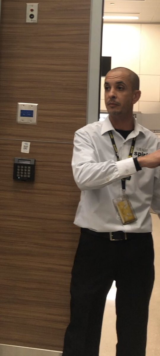 AaronOM's tweet photo. @SpiritAirlines This guy is responsible https://t.co/5DvNmtENnO