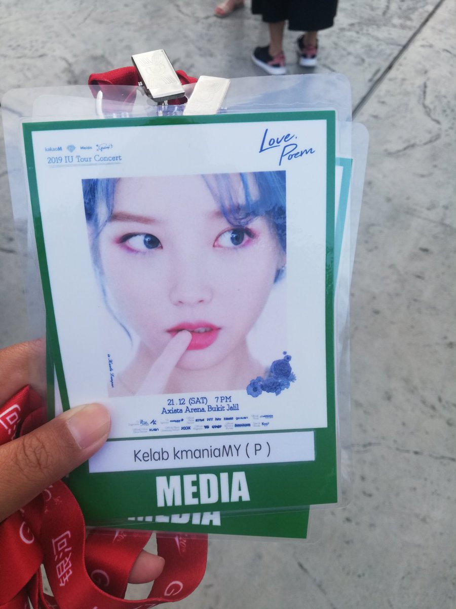 kmaniamy's tweet photo. Min dah sampai gais.. Ramainya UAENA! Have a great moments gais with our dearest @_IUofficial
.
#IU #IULovePoemInKL #IULovePoemInKL #LeeJiEun #μμ΄μ #KMania #kmaniamedia #GalaxyGroup https://t.co/St6UIqVVvp
