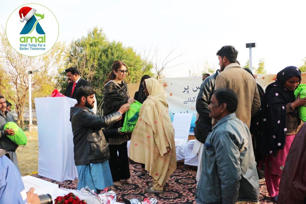 AmalForLifePK's tweet photo. Amal's President Mrs. Mehreen Waseem and Assistant Commissioner Ms. Sara Haider, distributed gifts among the Christian community present at function.
#ZeroWasteChallenge
#CleanGreenPakistan 
#MerryChristmas
#AmalTodayForBetterTomorrow https://t.co/ldpHs9HbBs