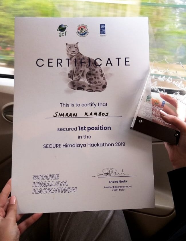 NID_AP's tweet photo. TeamRangers, @SimranKamboj04, 4th yr I.D &amp; @AllamShweta, 4th yr C.D, Students of @NID_AP  won First Prize &amp; 1LacCashPrize held@ 
#SecureSpecies #Himalayan hackathon for #SnowLeopard Conservation @ #UnitedNations Development Prgrm, Delhi  @SekharMukherj19 @UTobyM #NID #NIDAP https://t.co/Ds24NntDjN