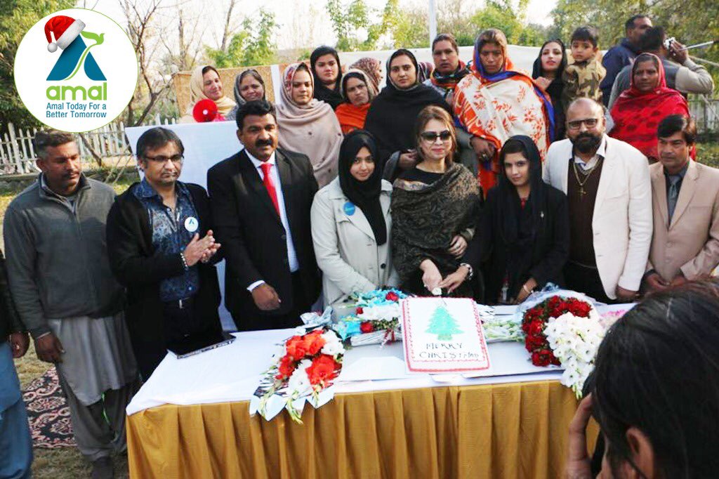 AmalForLifePK's tweet photo. Amal’s President announced to provide training to sanitary workers and will discuss with the government officials to increase the minimum wages of trained sanitary workers to at least Rs. 20,000
#ZeroWasteChallenge
#CleanGreenPakistan 
#MerryChristmas
#AmalTodayForBetterTomorrow https://t.co/2LuaOqNVbR
