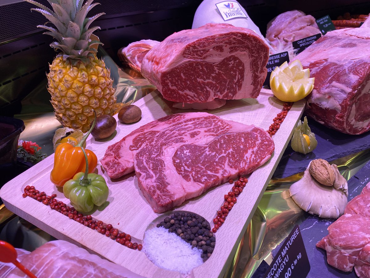Bon, ça c’est fait! 😎
Coupure. Reprise à 13h. ⏰
On les attendait, Wagyu, Black Angus et Iberico sont arrivés! 🥩🤟🏻
La Charolaise maturée est là aussi! <a href="/ULesCommercants/">ulescommercants</a> #Noel #volaille #boucherie #viande #food #chaponbresse #wagyu #blanckangus #puigrenier #Angers