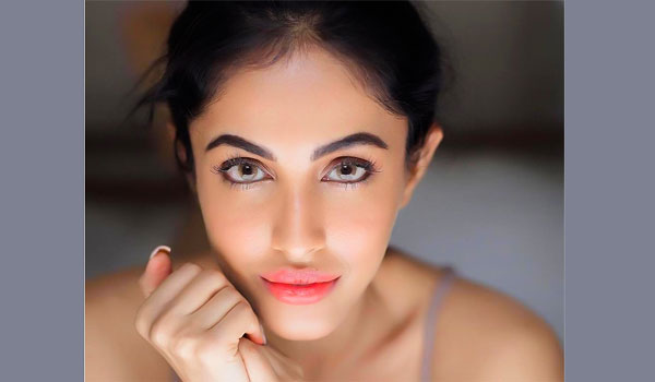 dinamalarcinema's tweet image. ஆன்லைனில் ரூ. 34 ஆயிரம் ஏமாந்த பிரியங்கா #priyankabanerjee  cinema.dinamalar.com/tamil-news/841…