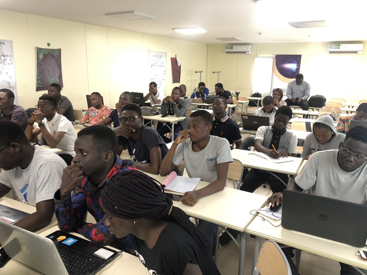 mifyai's tweet photo. Matchs en cours concentration maximum.
#MAIC19
#MIFY
#AAAIBenin
#AI
#IA-Benin https://t.co/Y27tyt8jkf