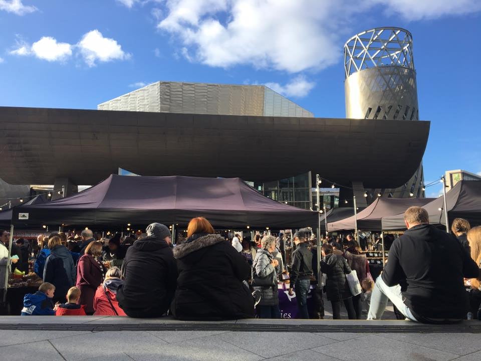 Still need to buy a few last min #xmasgifts? Today the <a href="/_makersmarket/">Makers Market</a> is taking up residency on the Piazza of The Lowry Outlet showcasing Mcr's finest food, drink, art &amp; crafts. Nab something special and whilst your in <a href="/MediaCityUK/">MediaCityUK</a> come and have a laugh and join us on the ice!