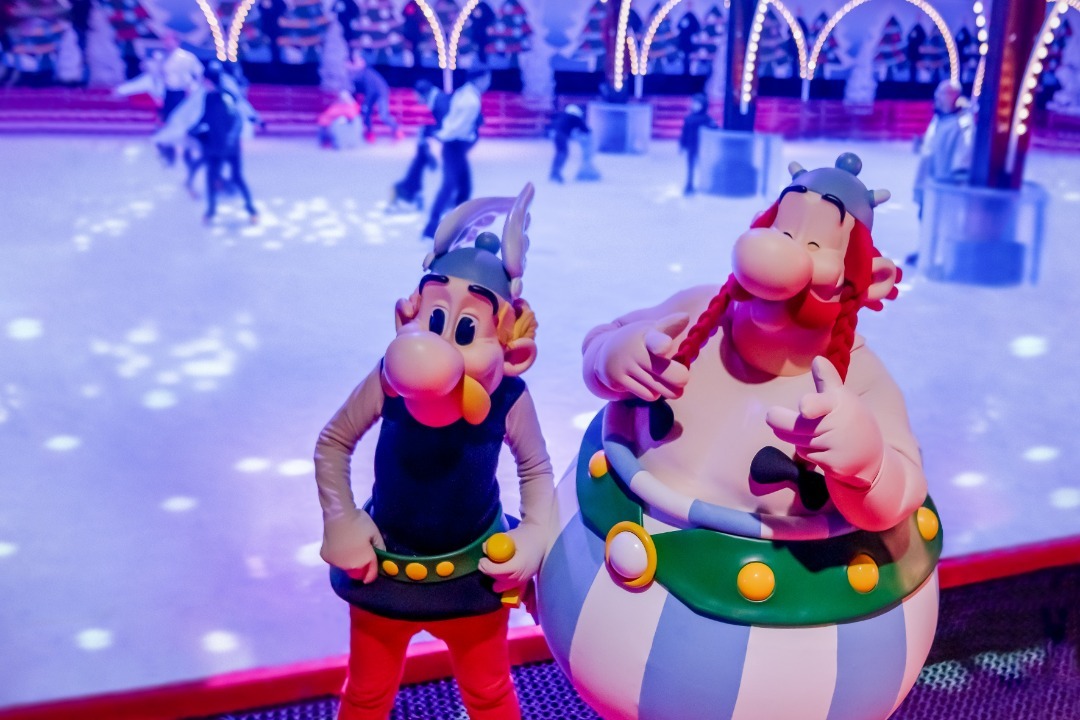 C'est #NoelGaulois ! ❄️ Partagez durant cette saison vos photos du Parc avec le #parcasterix, pour apparaître sur nos réseaux sociaux. 📸
