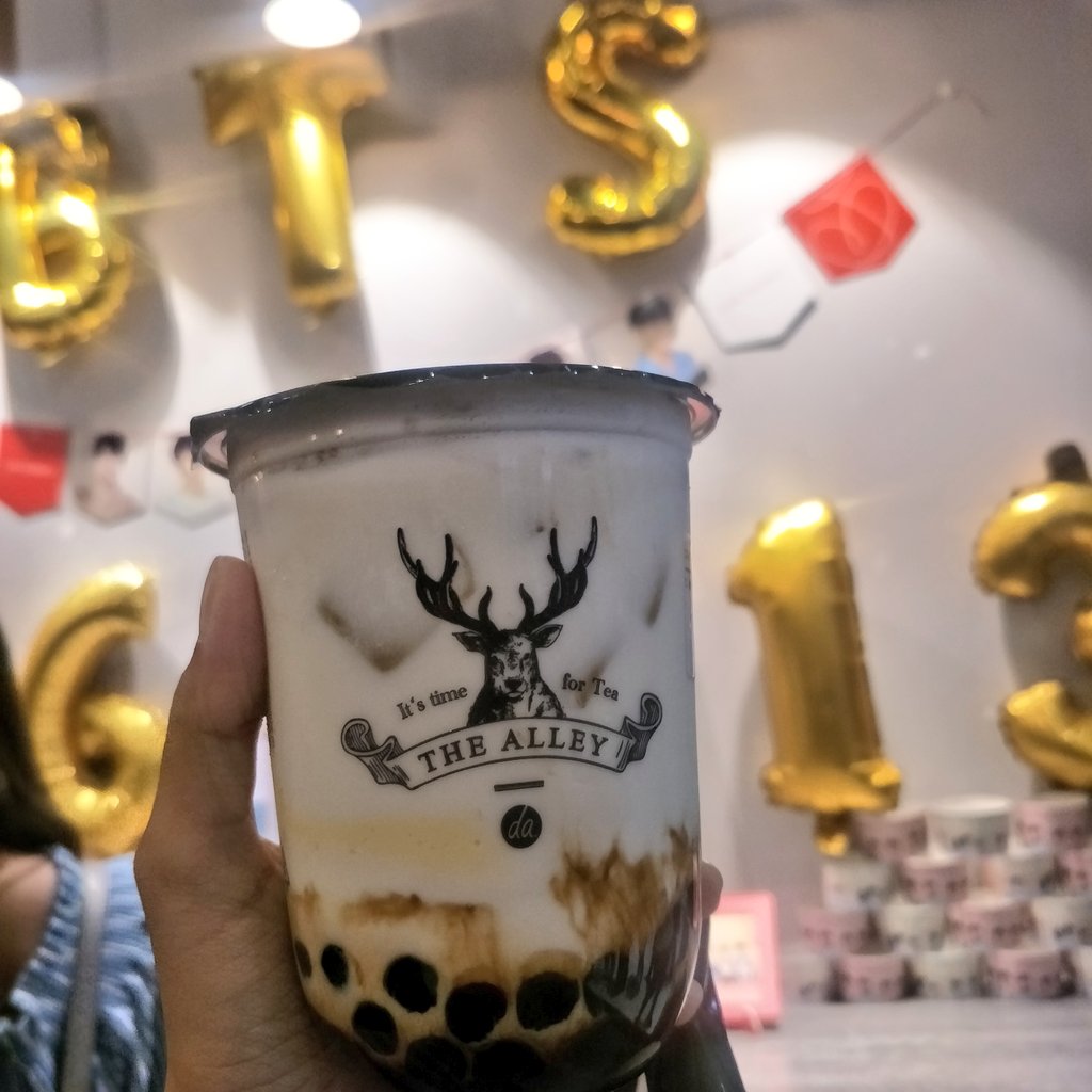 yumkaykay's tweet photo. went to my first cupsleeve event today! thank you for the freebies ♥
#AmourVioletfromARMY 
@whalevent0613 https://t.co/AsuOKY9YE9