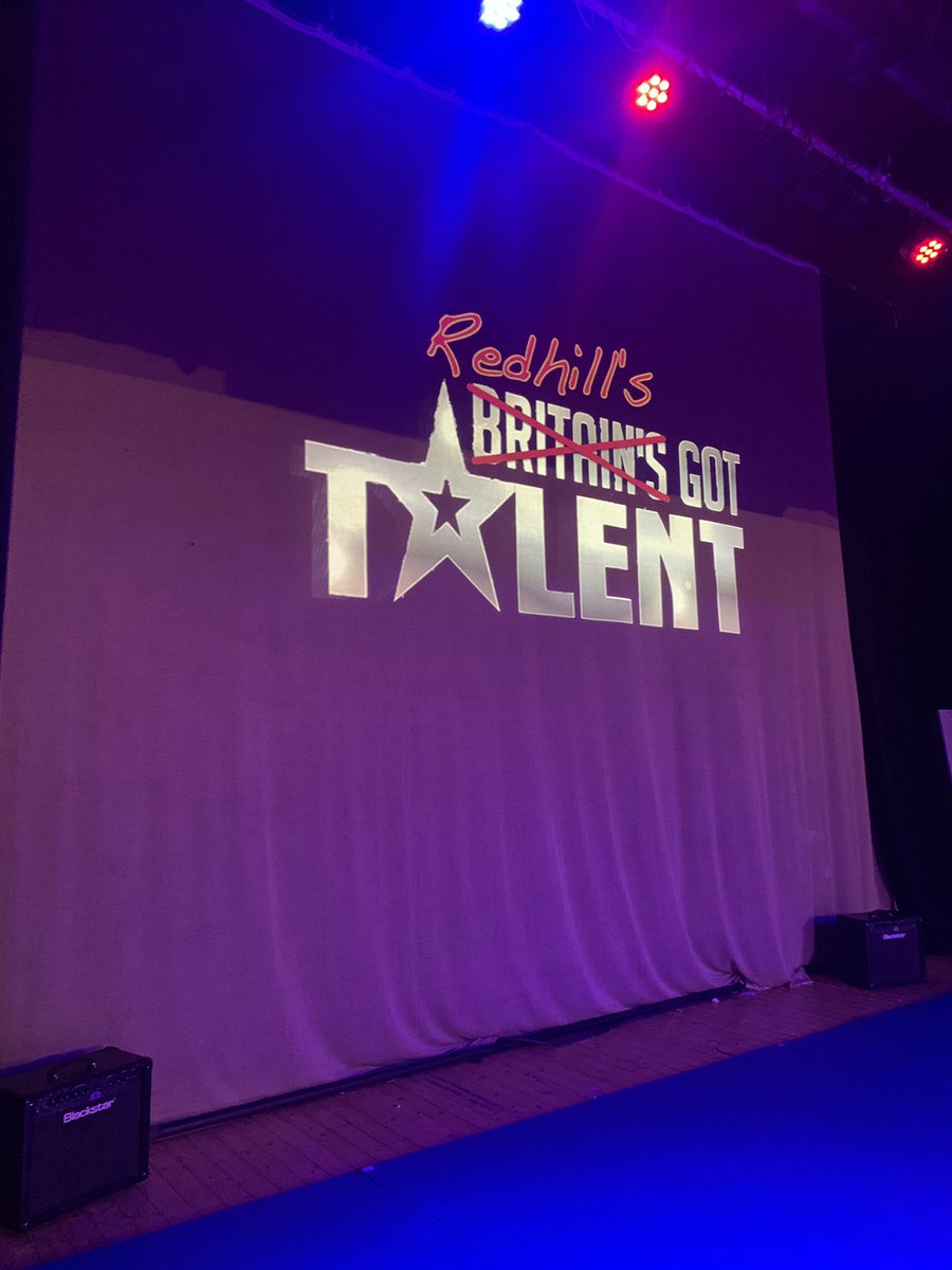 milek_pe's tweet photo. What a way to end my first term of teacher training! I love performing arts and being able to get involved with them has been a delight. Feeling super proud of the year 8 gymnasts and of all the other students who performed 🤸🏽‍♀️ https://t.co/lMsNWcB2Le