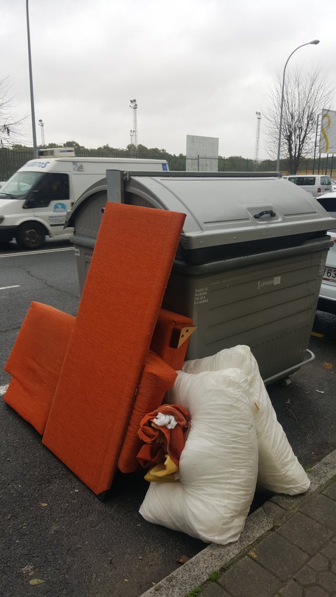 JairoAlmansa1's tweet photo. @Ayto_Sevilla ¿Podeis pasar a recoger estos muebles? Están en la avenida la revoltosa, Sevilla. Muchas gracias! https://t.co/vZVTGq58P5