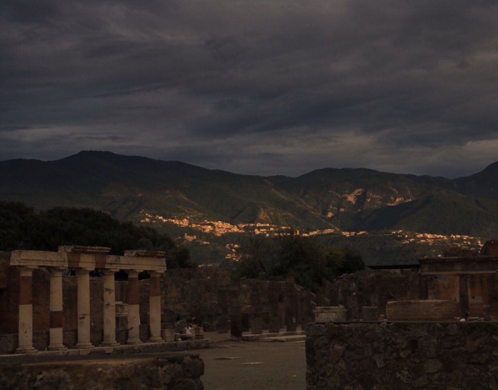 syiphee's tweet photo. Pompeii in Napels, Italy https://t.co/x92IxwyLni