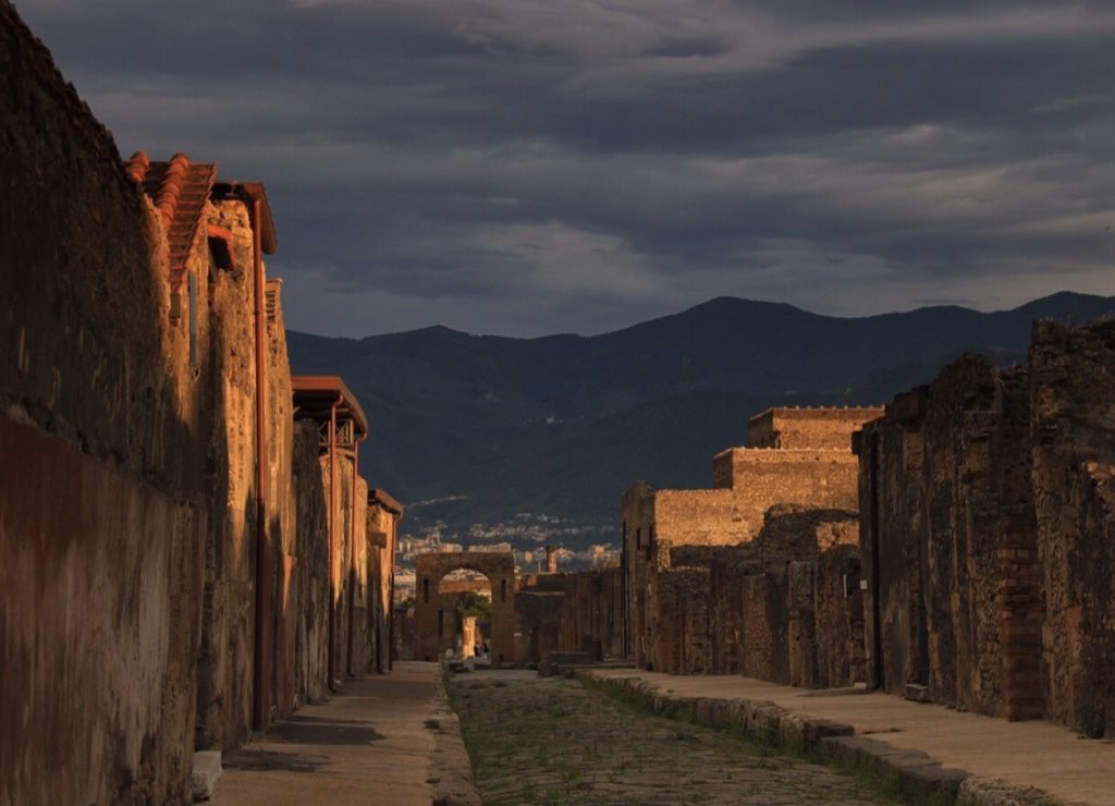 syiphee's tweet photo. Pompeii in Napels, Italy https://t.co/x92IxwyLni