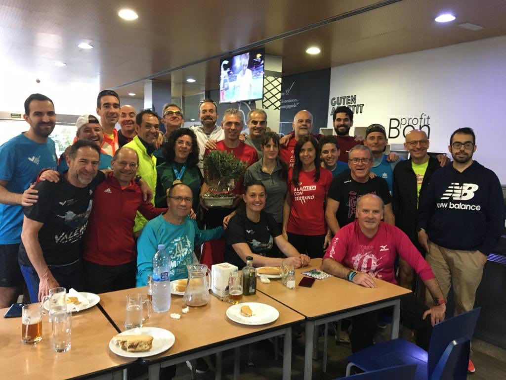 josegaray71's tweet photo. Hoy hemos quedado para entrenar y sobretodo contar las experiencias del @maratonvalencia Cuidaré el bonsai con mimo, cariño y paciencia. Gracias por el regalo, por tantas muestras de cariño y toda la confianza que habéis mostrado es la preparación. Nos espera un 2020 apasionante. https://t.co/j5sTDd6Tfl
