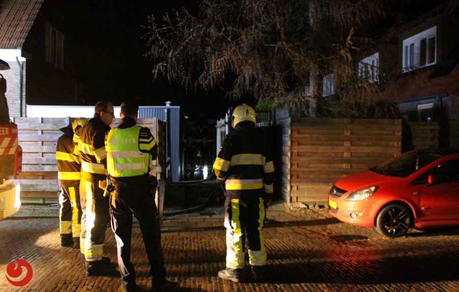 Steeg pyromaan slaat opnieuw toe - LEEUWARDEN – De brandweer moest in de nacht naar zaterdag wederom twee keer uitrukken voor brand in de Auke Stellingwerfstraat. In... -..