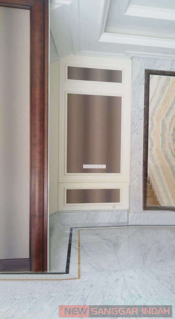 NewSanggar's tweet photo. A combination of patterned wallpaper with plain wallpaper and also adjusted to color of interior of the house https://t.co/BuugFrDk15