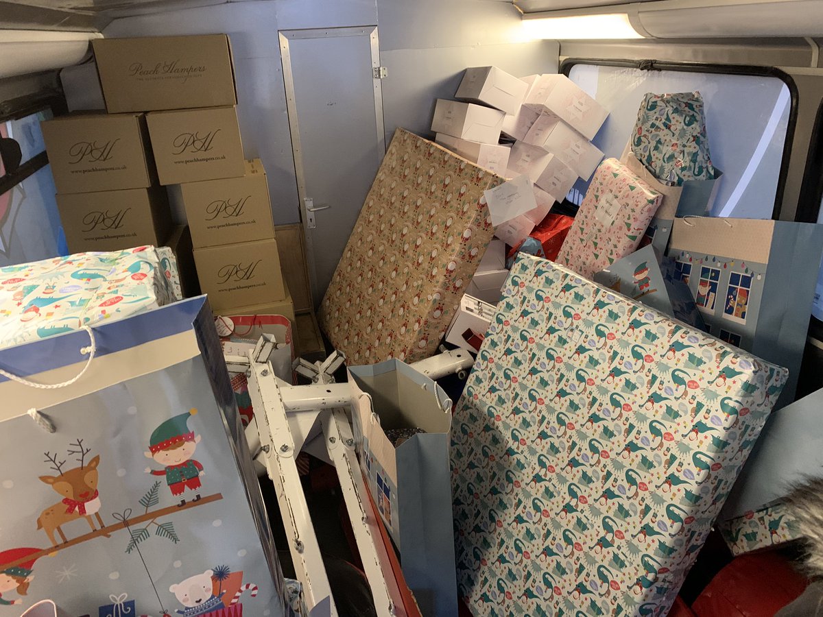 TommyCoyle89's tweet photo. Today we deliver Christmas with huge help from @childrensuni 🎄 
 
Hull &amp; Proud always love ya’s. Merry Christmas everyone. It’s been an amazing year. https://t.co/3c1qbyIyzD