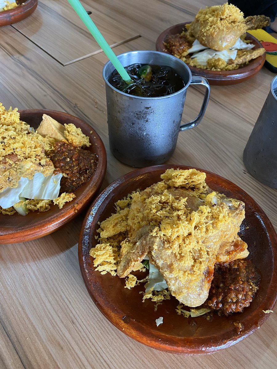 TwtFood's tweet photo. Nasi Ayam Penyet panas ✅ 
Sambal level pedas gilerrr ✅ 

📍 Ayam Penyet Sarang Lebah, 
Jalan Sentral 17, Taman Nusa Sentral 
🕰 10am - 10pm 
#twtfoodJohor https://t.co/T9otiAKzOb