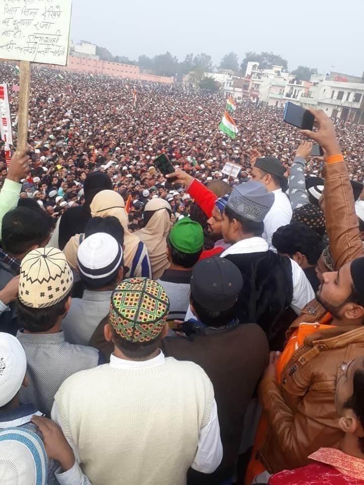 MohdImranMns's tweet photo. "बरेली से जो फतवा दिया जाता है वो वापस नही लिया जाता, चाहे हुक़ूमत ही बदल जाये"

- मौलाना तौकिर रज़ा,बरेली शरीफ 

- इन्कलाब जिंदाबाद 🇮🇳

#NoCAA 
#BoycottNRC 
#NoCAA
#IndiaAgainstCAA 
#WeStronglyApposeNRC
#WeStronglyApposeCABBIL https://t.co/gnQ8RhZbRq