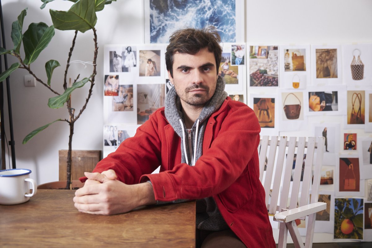 TFStories's tweet photo. Adrien Garcia, fondateur du podcast "Entreprendre dans la mode" monte au créneau avec RÉUNI, sa marque éco-responsable. Interview dans son "home sweet home" qui lui sert aussi de studio de création. https://t.co/6Hc1L5WFGc
#EthicalFashion #interview https://t.co/VIQaTkyZGD