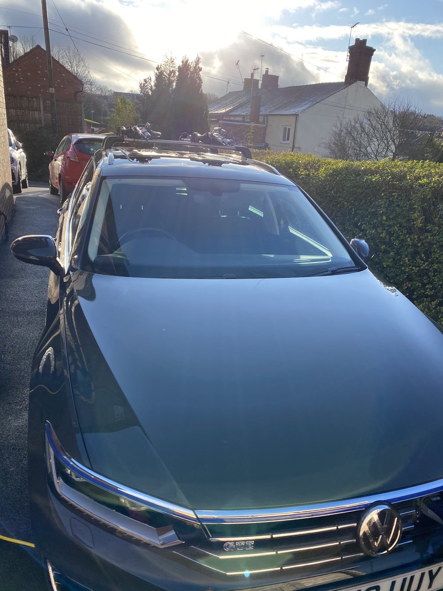 #volkswagenmacclesfield that’s why a clean car looks like and I didn’t charge myself £276 for a standard service #vwservice #oneveryunhappycustomer ⁦<a href="/VWUKHelp/">lmao</a>⁩