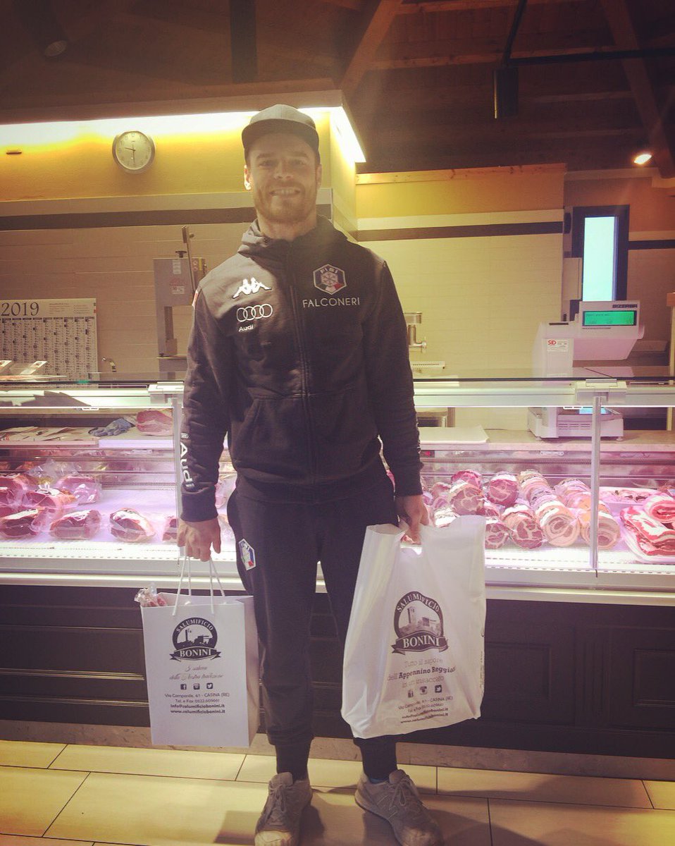Salumif_Bonini's tweet photo. Sabato di Shopping Natalizio 😋🛍
Anche gli atleti di Coppa del Mondo di Sci scelgono la qualità Bonini! 
🚀🔝👌🏻
Grazie @giulianorazzoli 😊🤗

#foodlover #shoppingtime #christmas #SkiWorldCup #casina #salumificiobonini #qualità #emiliaromagna https://t.co/lUOBGBd3WR