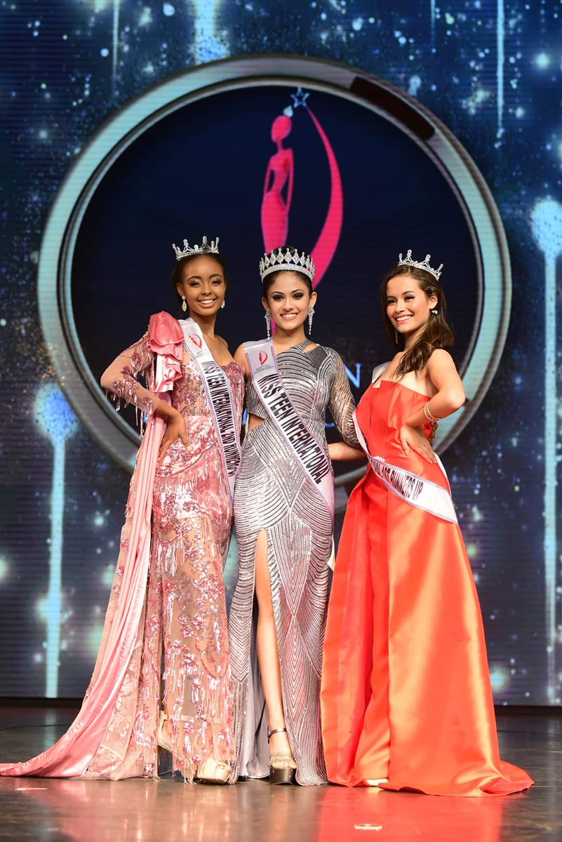 missteenint's tweet photo. India's Aayushi Dholakia becomes the first Asian to win Miss Teen International.
@TIME @htTweets @toi @TOIIndiaNews @priyankachopra @narendramodi @ManushiChhillar @ANI @AP @PressTrustIndia @ians_india @the_hindu  @ZeeNews @aajtak @ndtvfeed @BBCWorld @BBCHINDII @BBC @BBCWorld https://t.co/aMFmmtyHSO