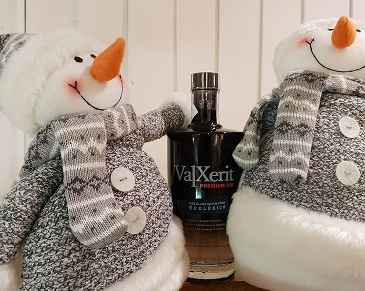 Valxerit_Bcn's tweet photo. Ojo, que ya están aquí las fiestas!🍸#ValXerit #Premium #Gin #gintonic #ginandtonic #gincola #ginlemon https://t.co/LVd36x3CH5