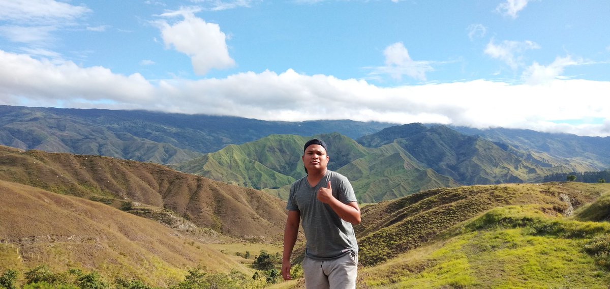BunaSundie's tweet photo. The beautiful mountain ranges of Impasugong, Bukidnon 😍
#BestOfTwentyNineteen #PanimahawaRidge #CommunalRanch https://t.co/XcOUNcb0vm