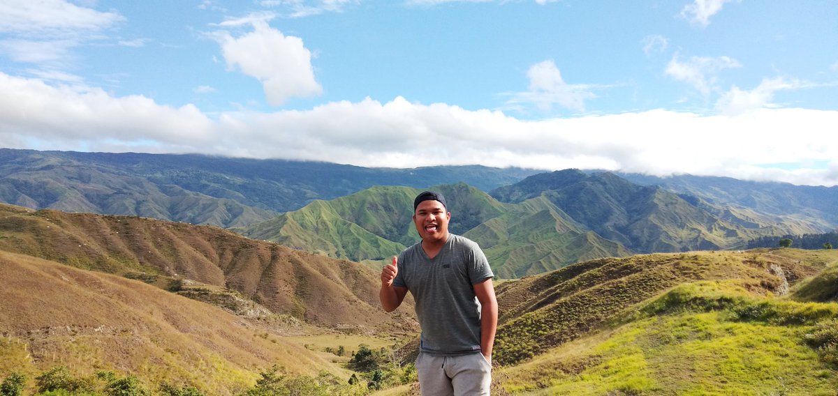 BunaSundie's tweet photo. The beautiful mountain ranges of Impasugong, Bukidnon 😍
#BestOfTwentyNineteen #PanimahawaRidge #CommunalRanch https://t.co/XcOUNcb0vm