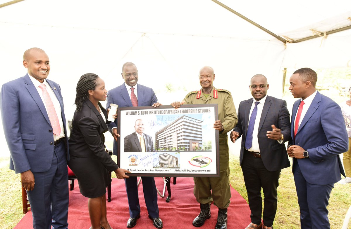 nyamadon's tweet photo. @KagutaMuseveni has pledged $100,000 towards the construction of the William Ruto Institute of African &amp; Leadership Studies at Makerere University. The President made the commitment this morning as he met @WilliamsRuto at Mubende State Lodge.
@FrankTumwebazek @OleItumbi https://t.co/MX0eDI8ESd