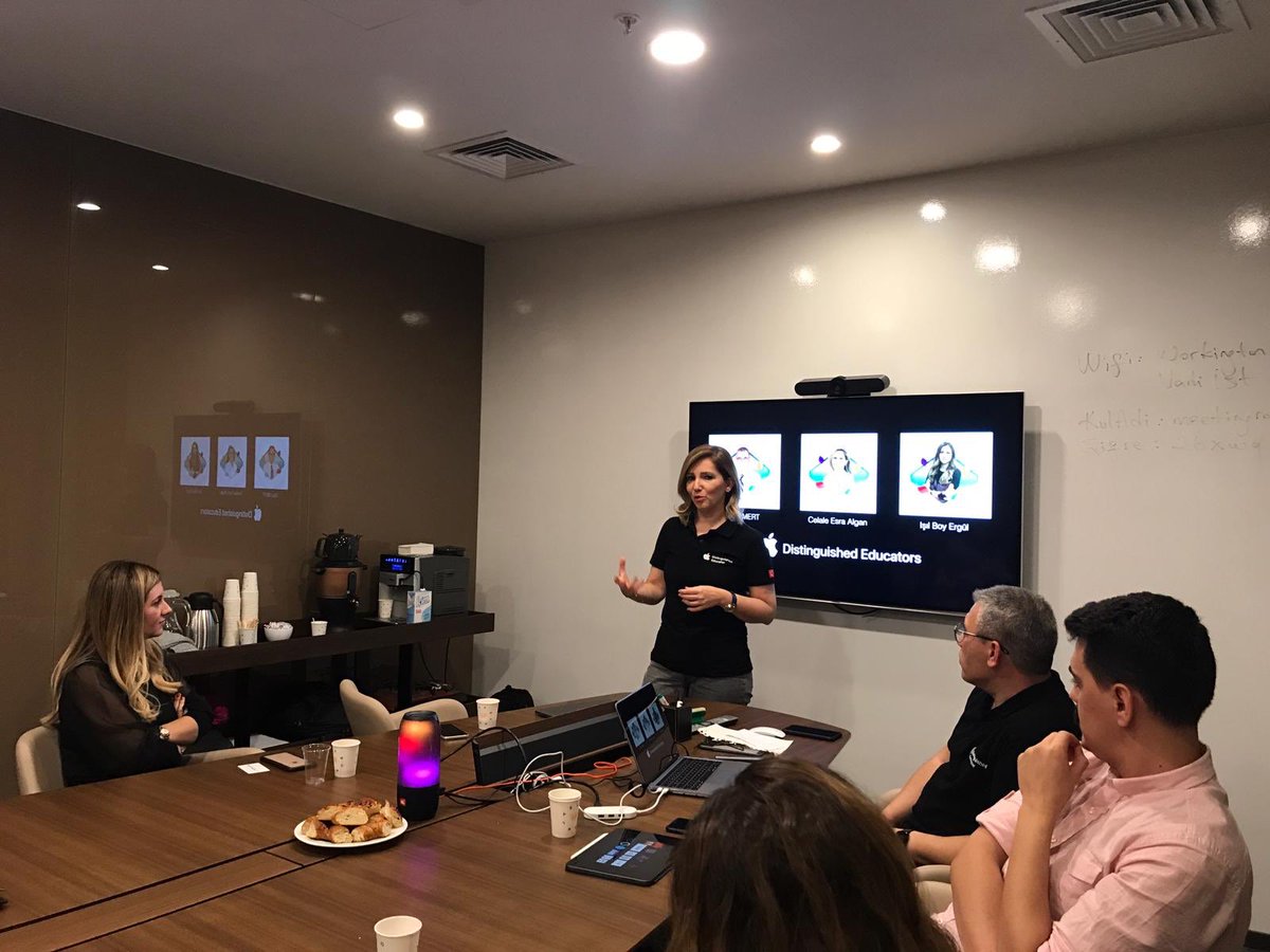 ETZAkademi's tweet image. En iyi eğitimciler, gerçek yenilikçilerdir.
Apple Teknolojileri ile Zenginleştirilmiş Matematik Dersleri Eğitimi ETZ Akademi’nin Apple Seçkin Eğitmenlerinin sunumları ile başladı. @PozitifTekn‘ye katkılarından dolayı teşekkür ederiz. 🎉#etzakademi #appledistinguishededucators