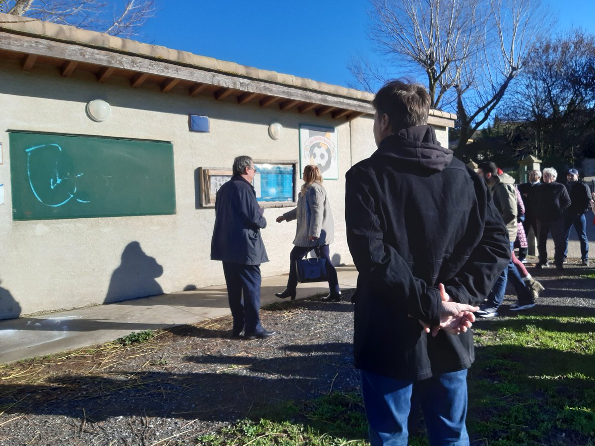 FranoisPerramo2's tweet photo. Hommage au président # merci https://t.co/84z9hJUtMp