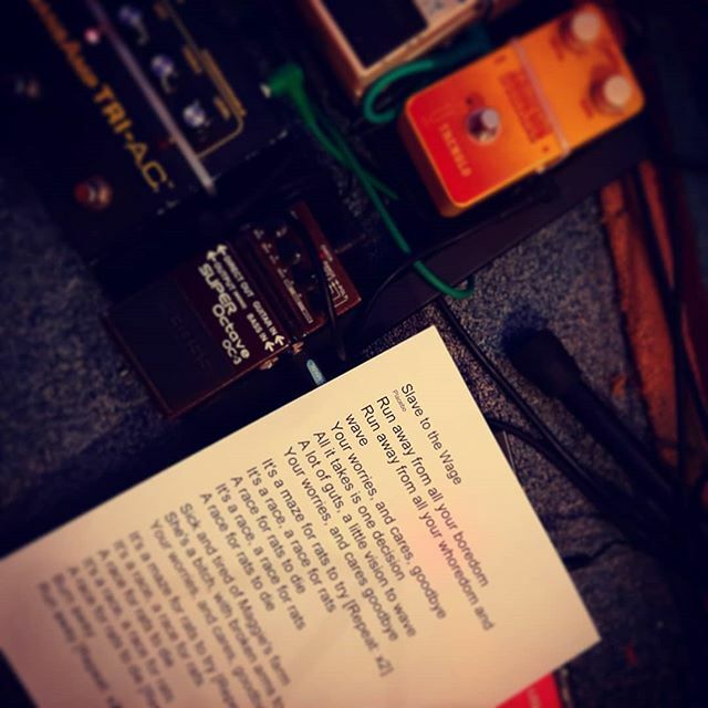 MusiqueSolo's tweet photo. Pour fêter mes 300 abonnés sur ma chaîne YouTube, je vous prépare une petite cover...
#300 #youtube #placebo #cover #slavetothewage https://t.co/z3J8sIoPE0 https://t.co/KVMKO27poq